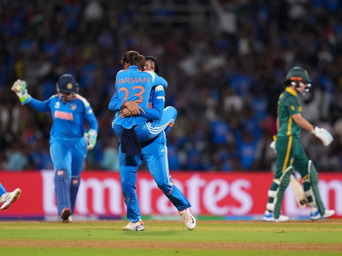 भारत की बेटियों ने लहराया तिरंगा, पहली बार जीता विश्व कप; 25 साल बाद मिला नया चैंपियन