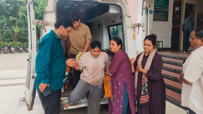 दर्शन के लिए लगी लाइन में मची अफरा-तफरी, 13 श्रद्धालु घायल; एक की हालत गंभीर