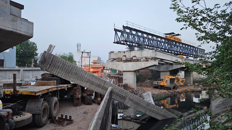 ग्वालियर में 1400 करोड़ से बन रही एलिवेटेड रोड का एक गर्डर गिरा, मजदूर घायल; सिंधिया ने ली जानकारी